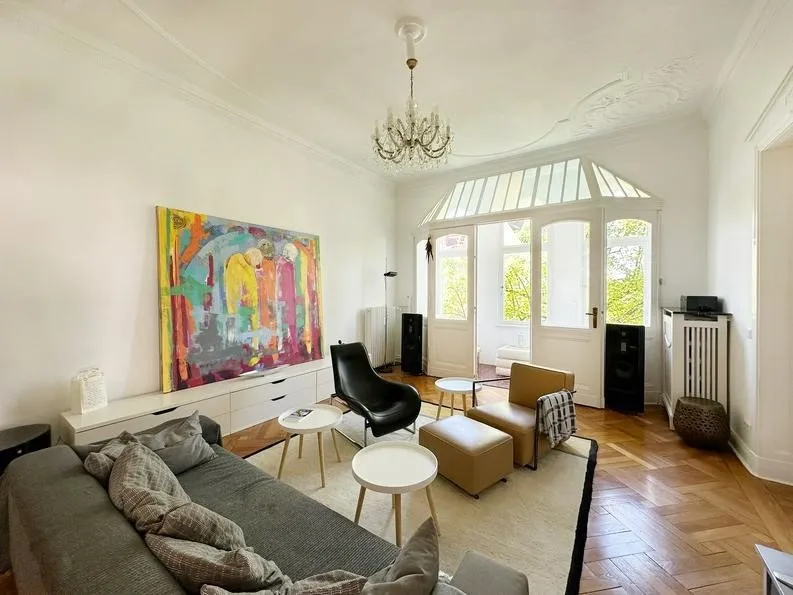 Großzügige Altbauwohnung in 14193 Berlin mit 4 hellen Zimmern, Balkon, gut ausgestatteter Wohnküche — photo 1